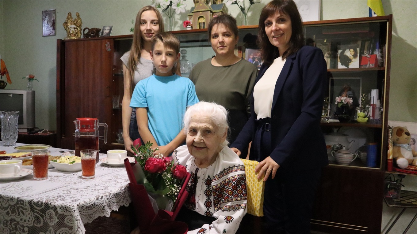 101-й день народження відсвяткувала берегиня великої і дружньої родини Зіновія Старчак