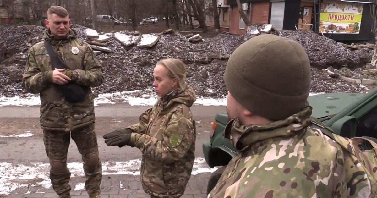 У нас є 10-15 хвилин. Як поліцейські-парамедики Донеччини рятують життя під обстрілами