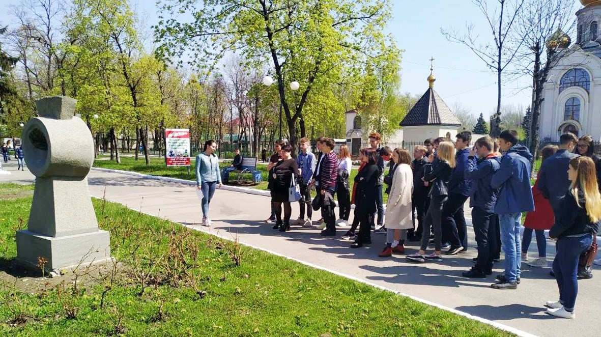 У парку оригінальних скульптур музейники провели екскурсію