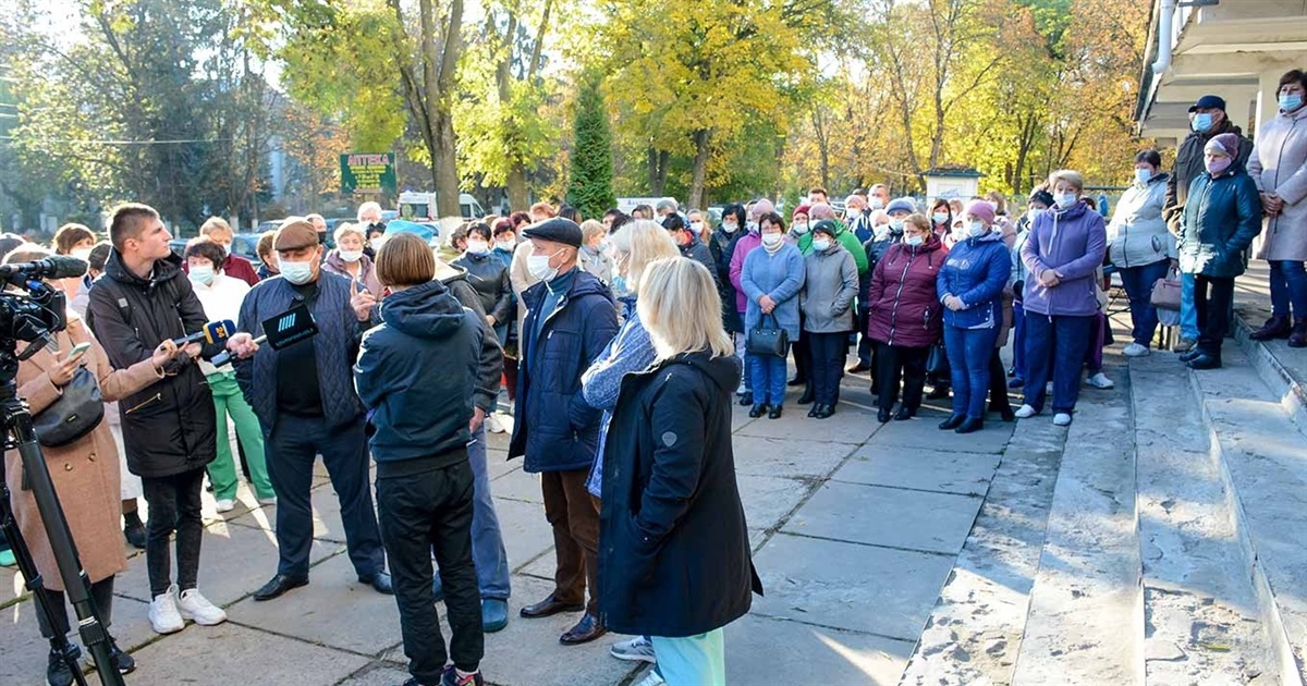У Кагарлику мітингували медпрацівники: вимагали своєчасної виплати зарплати та "ковідних" надбавок