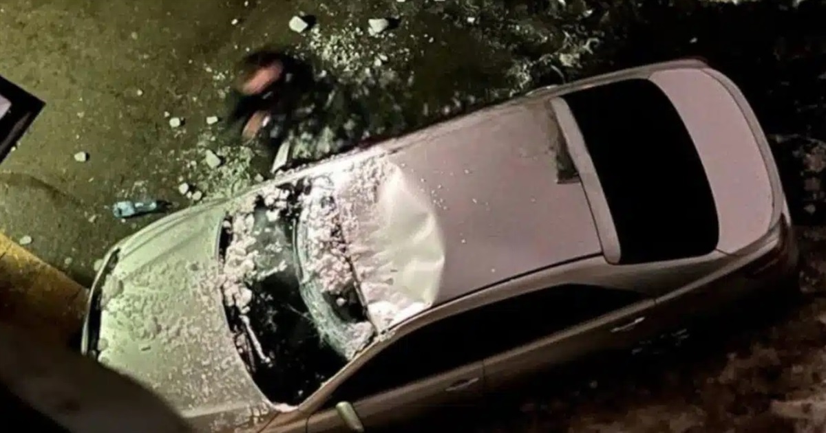 У Звягелі попереджають про падіння з дахів бурульок