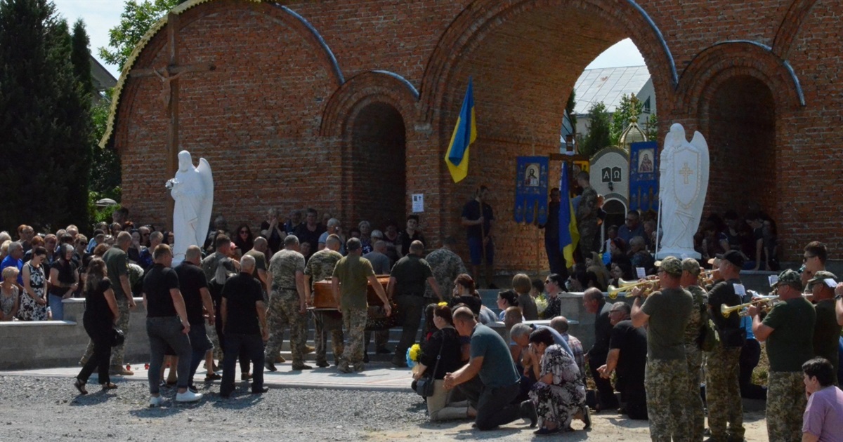 Чортків’яни попрощались із загиблим воїном Володимиром Чмілем