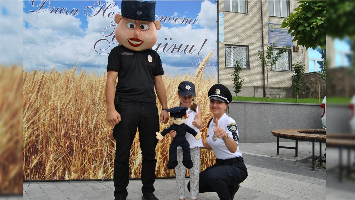 «Срібний щит». Хто у Городку отримав почесну відзнаку та як поліцейські запалюють публіку