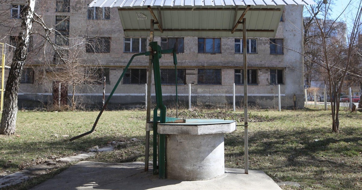 Перевірили воду в громадських криницях Звягеля: лише 3 з 10 відповідають нормам