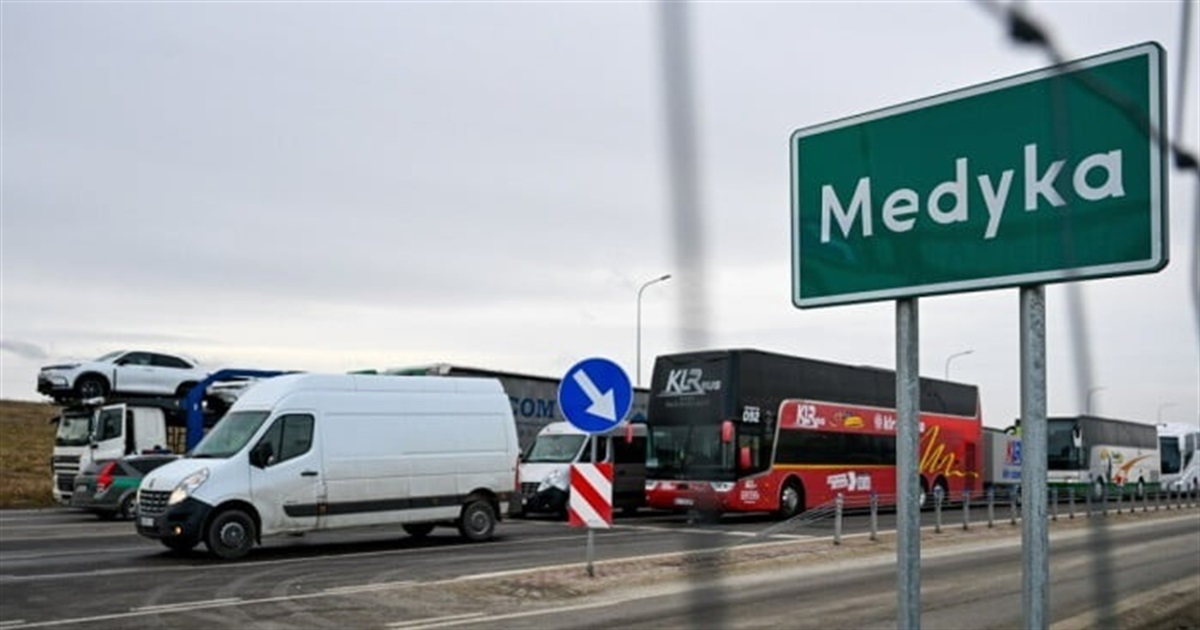 «Шегині — Медика» на півтора року закривають для автобусів на виїзд до Польщі. Що відомо