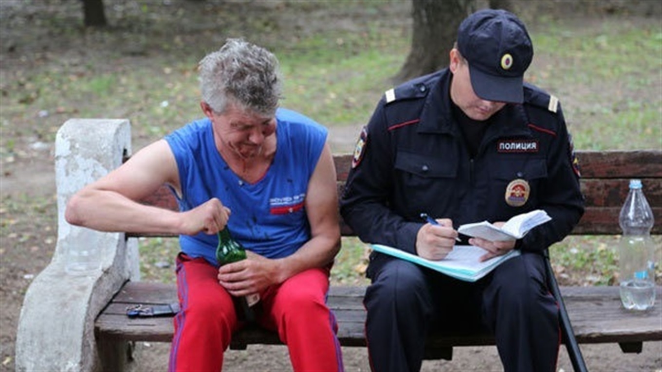 Чому і де не можна розпивати спиртні напої та що вам за це буде