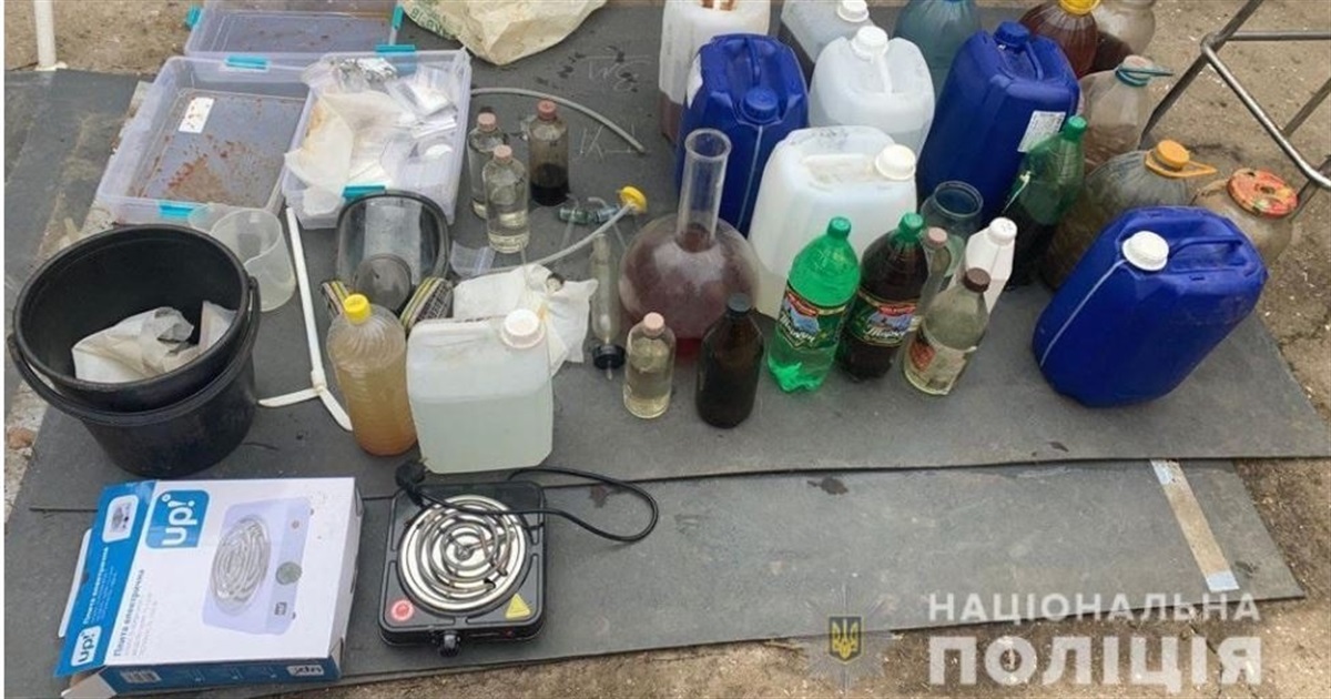 Южненські поліцейські викрили лабораторію з виготовлення психотропів (ФОТО, ВІДЕО)