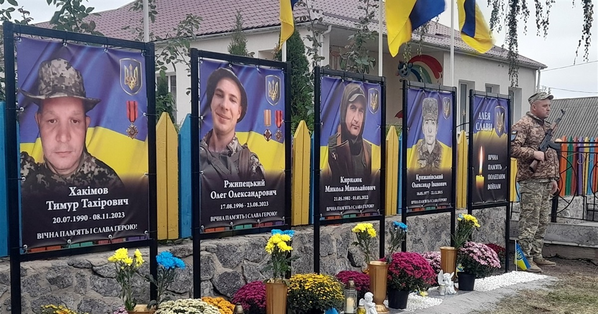 Живуть у серцях земляків: у Чернятині облаштували Алею пам’яті