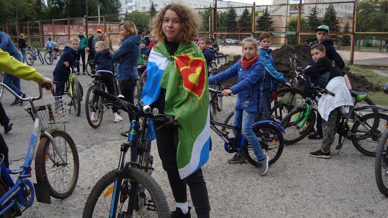 Мер проїхав на велосипеді вулицями міста та пообіцяв велодоріжки у парку