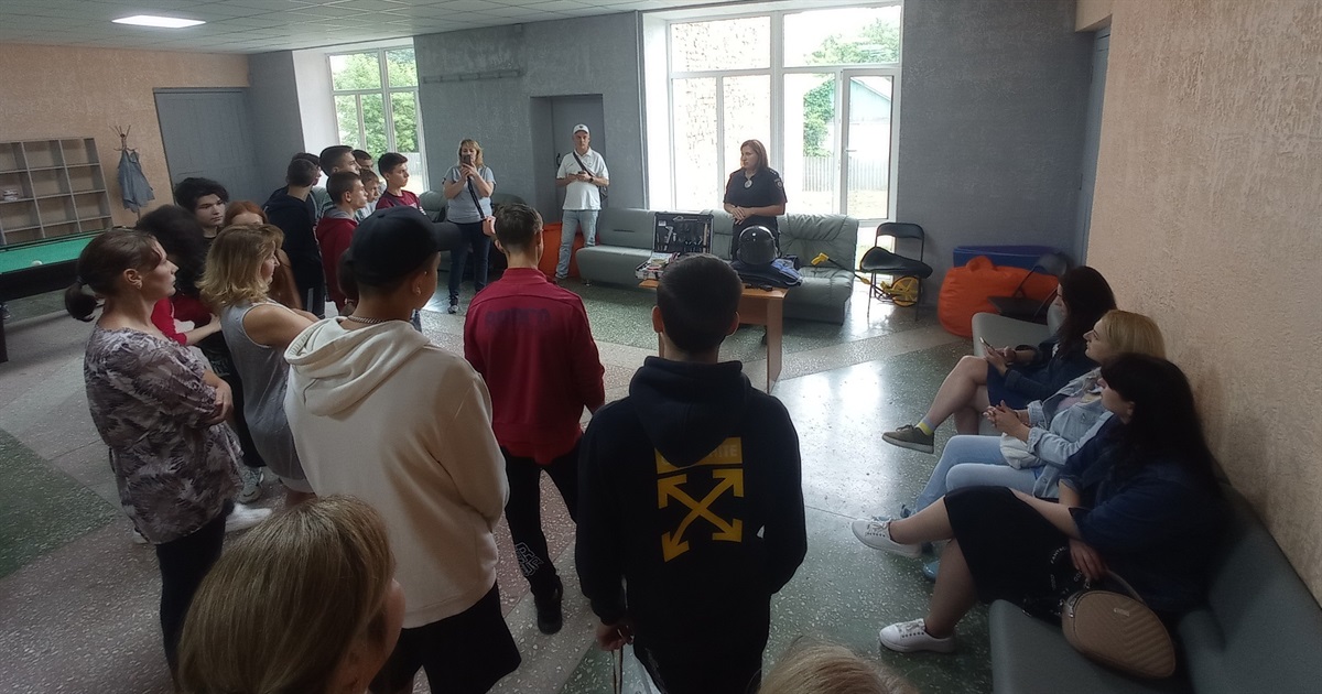 Змагання і кіно в бомбосховищі. Як у Мені вчили захищатися та надавати першу медичну допомогу