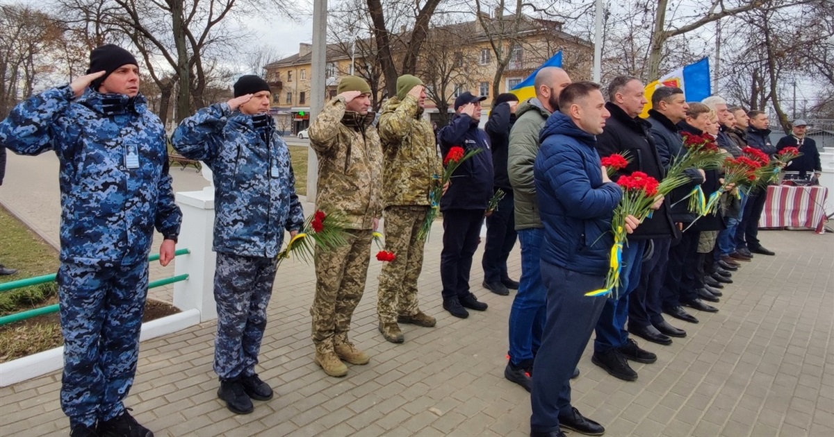 Герои не умирают: измаильчане почтили память Небесной сотни (видео)