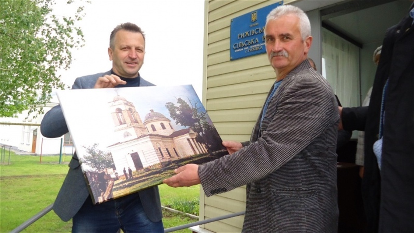 Без святкування, але з пам’яттю про минуле Рижівка відзначила День села