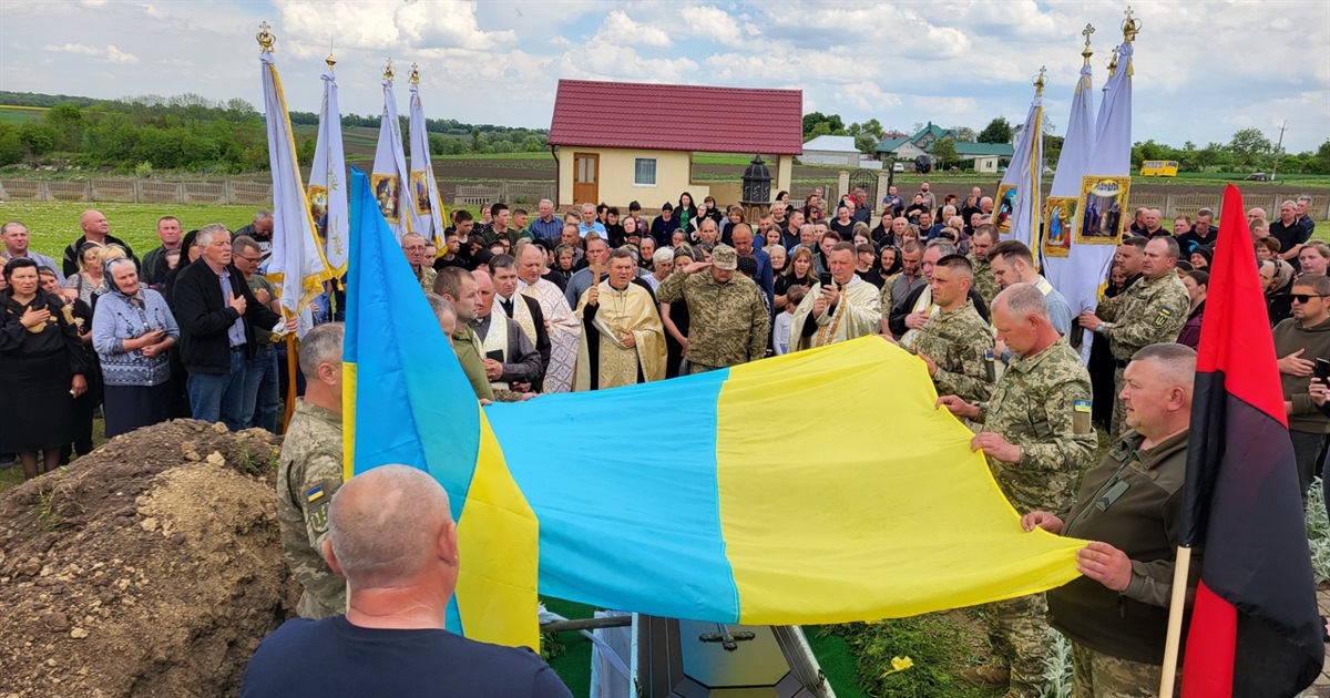 У Світлий понеділок на Чортківщині відбувся велелюдний похорон Героя Солтана Володимира