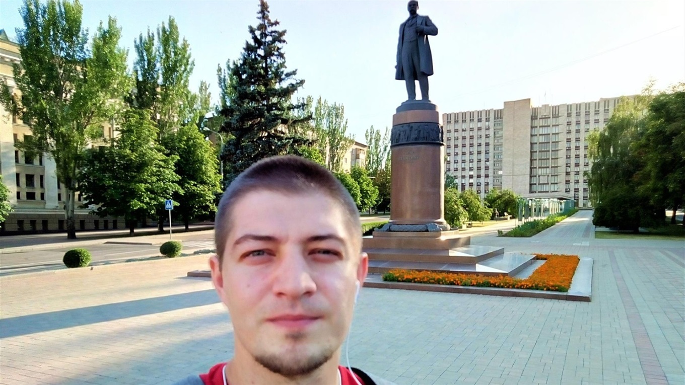 Блогер анонсировал серию ежедневных видео о жизни в Донецке. Первое - о центре города вечером