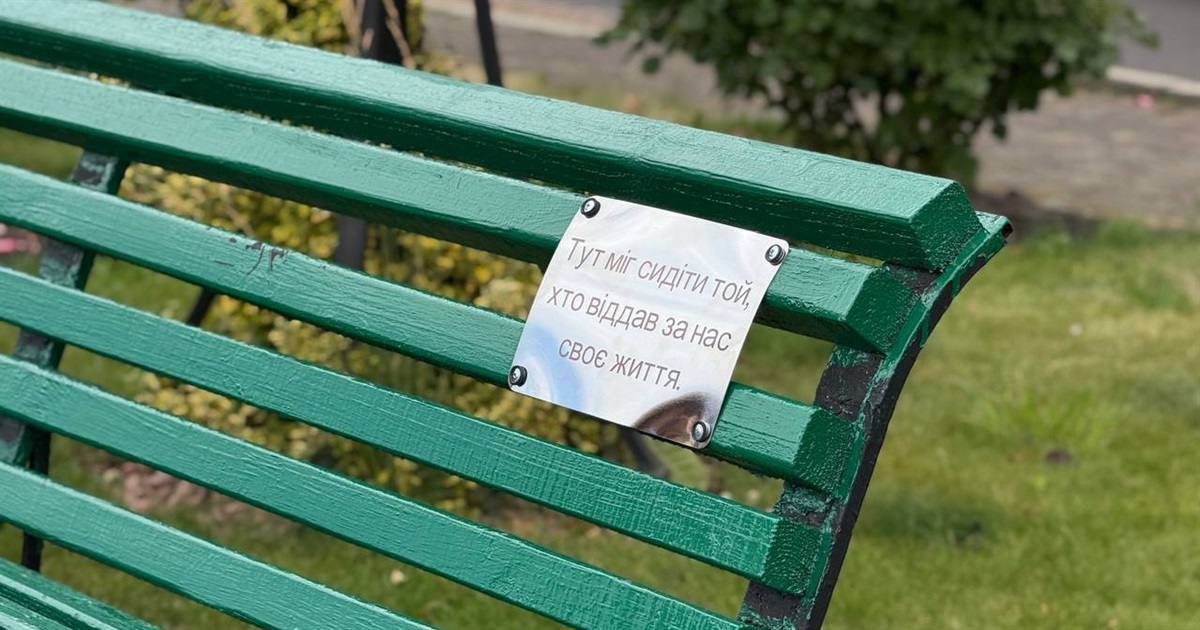 У Сарнах з’явилися перші пам’ятні таблички на честь загиблих воїнів