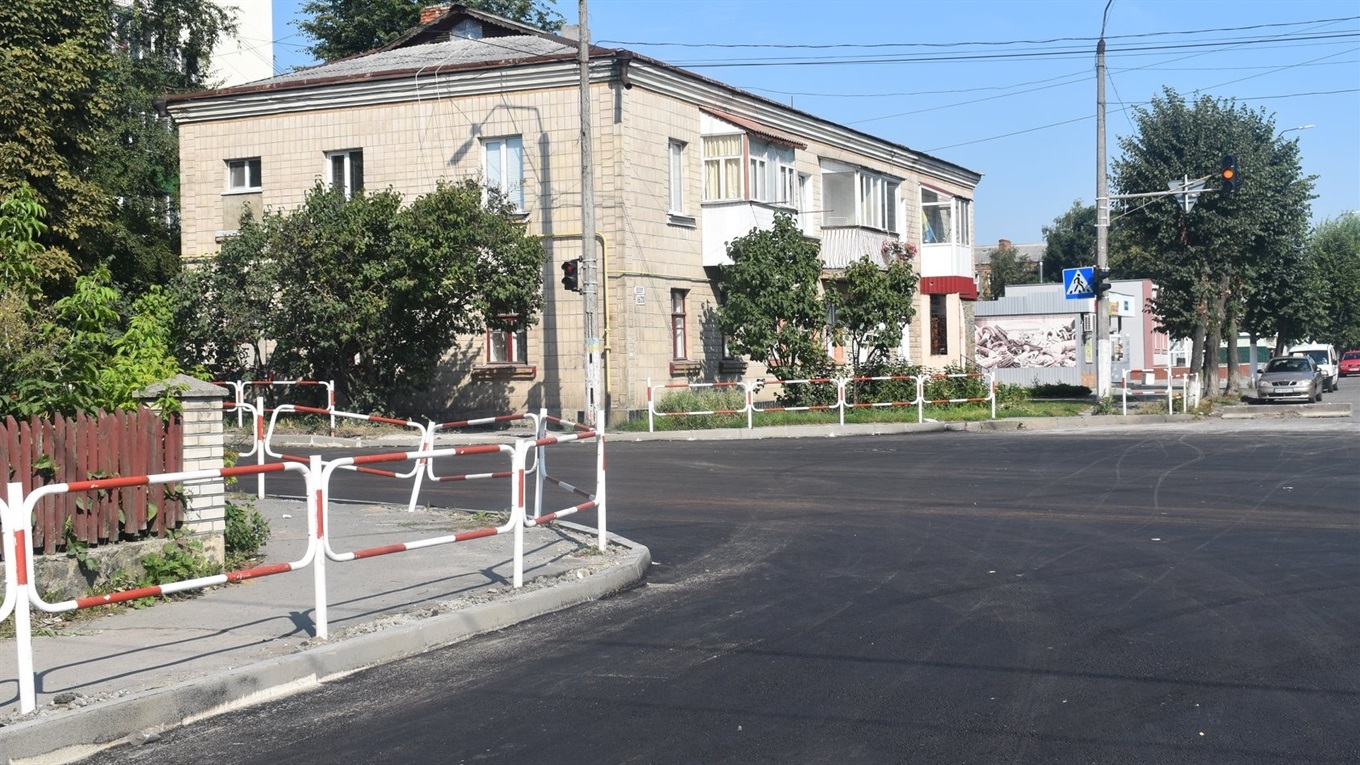 На Житомирській закінчують, а на Пушкіна почнуть: як триває ремонт на центральних вулицях міста