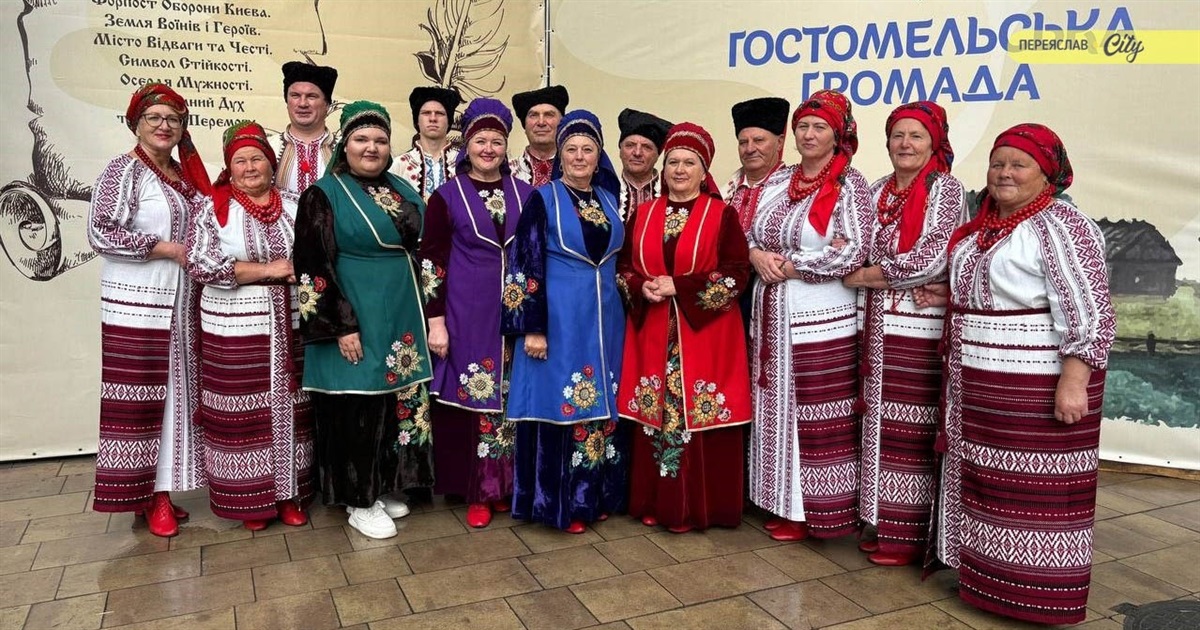Патріотична хода та козацькі пісні: "Веселка" і "Мальви" з Переяславщини виступили у Гостомелі ФОТО