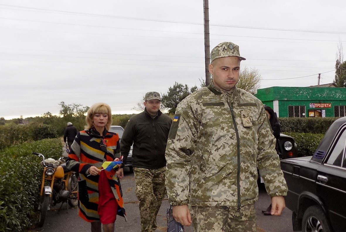 Військові лікарі допомагають мешканцям району