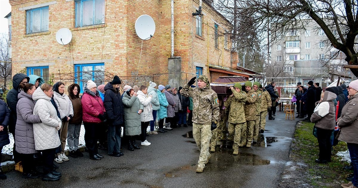 Віддав своє життя, щоб ми мали майбутнє - в Кагарлику попрощалися із воїном Андрієм Рибаком