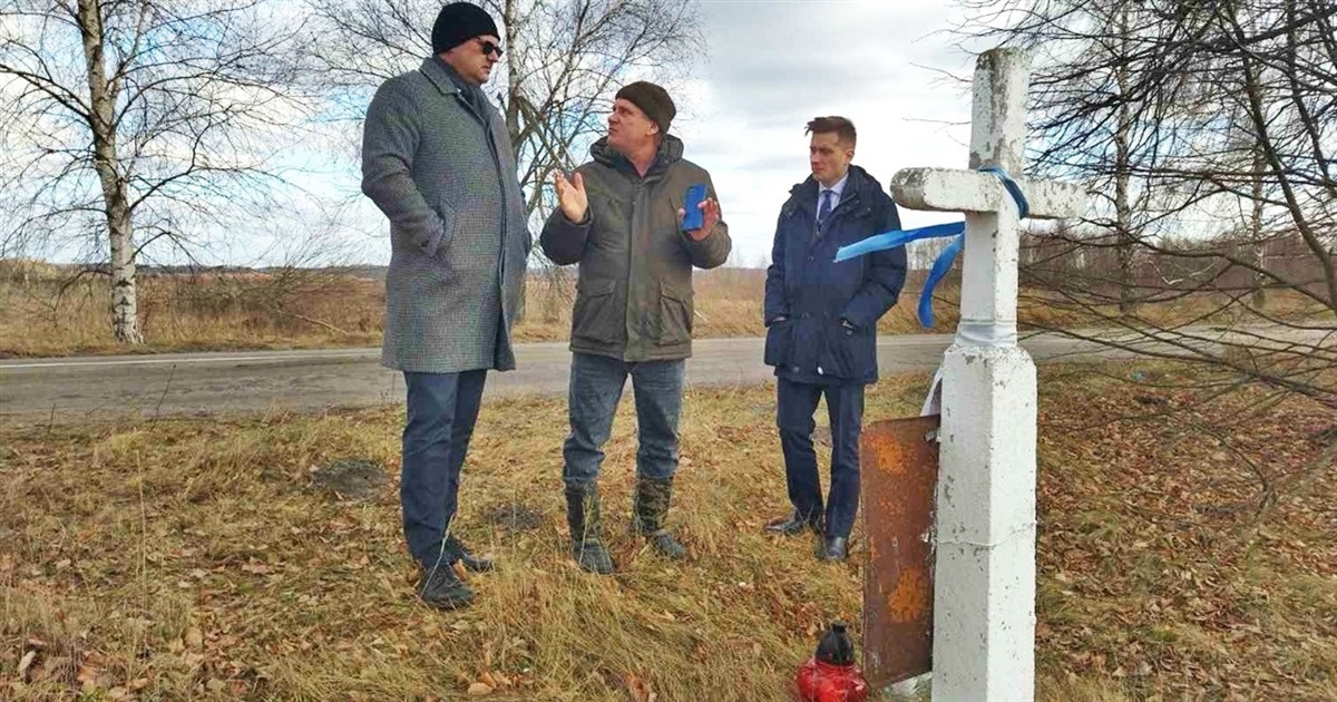Дипломати консульства Польщі вшанували роковини трагедії польської колонії Паросля під Жовкинями