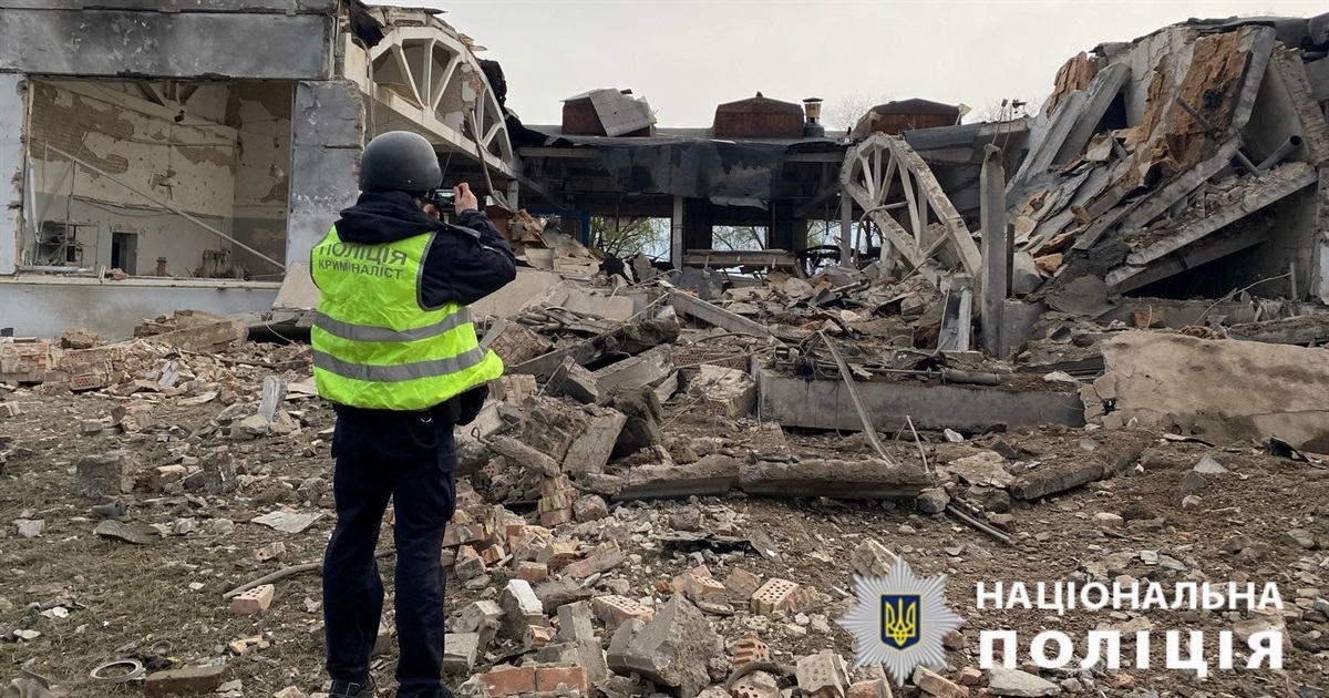Масована нічна атака на Київщину: пошкоджені будівлі та автомобілі
