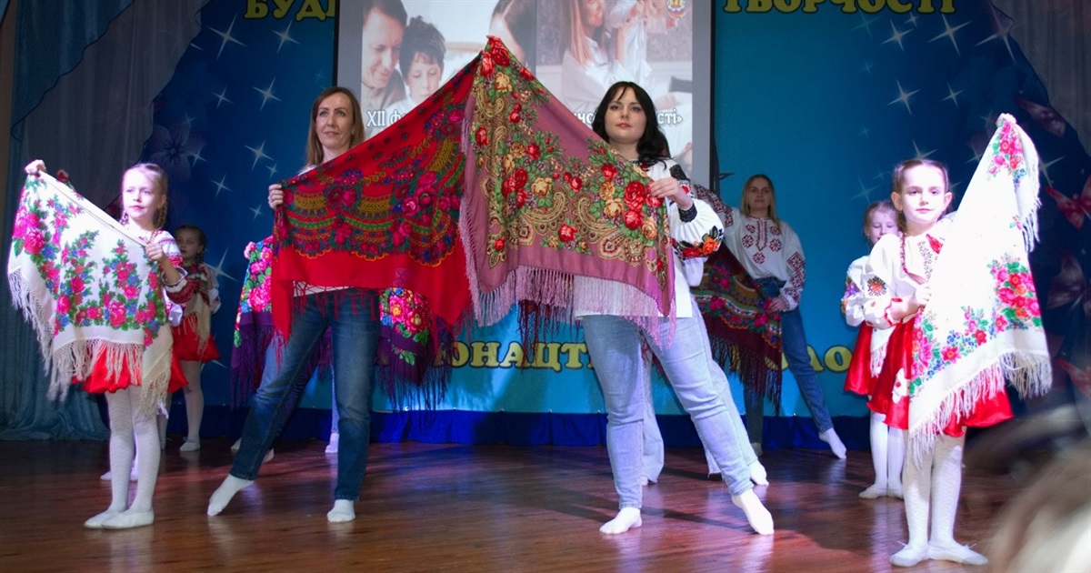 Разом з вихованцями Переяславського БХТ танцювали, співали та влаштовували дефіле їхні тата і мами