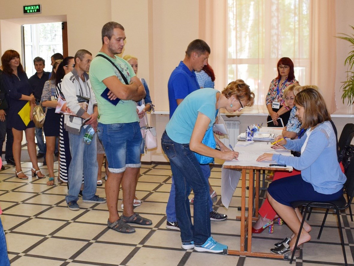 Роботодавці на ярмарку у Покровську пропонували вакансії безробітним