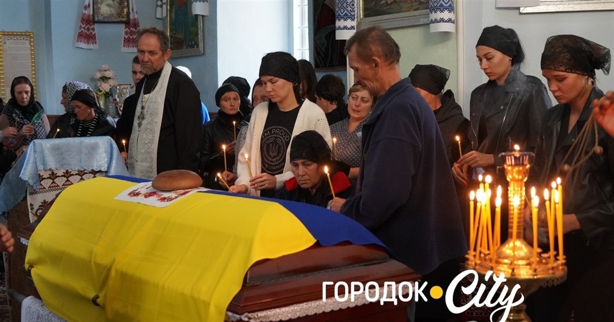 Йому назавжди буде 23. На Городоччині у селі Стара Пісочна попрощалися з воїном Романом Грабником