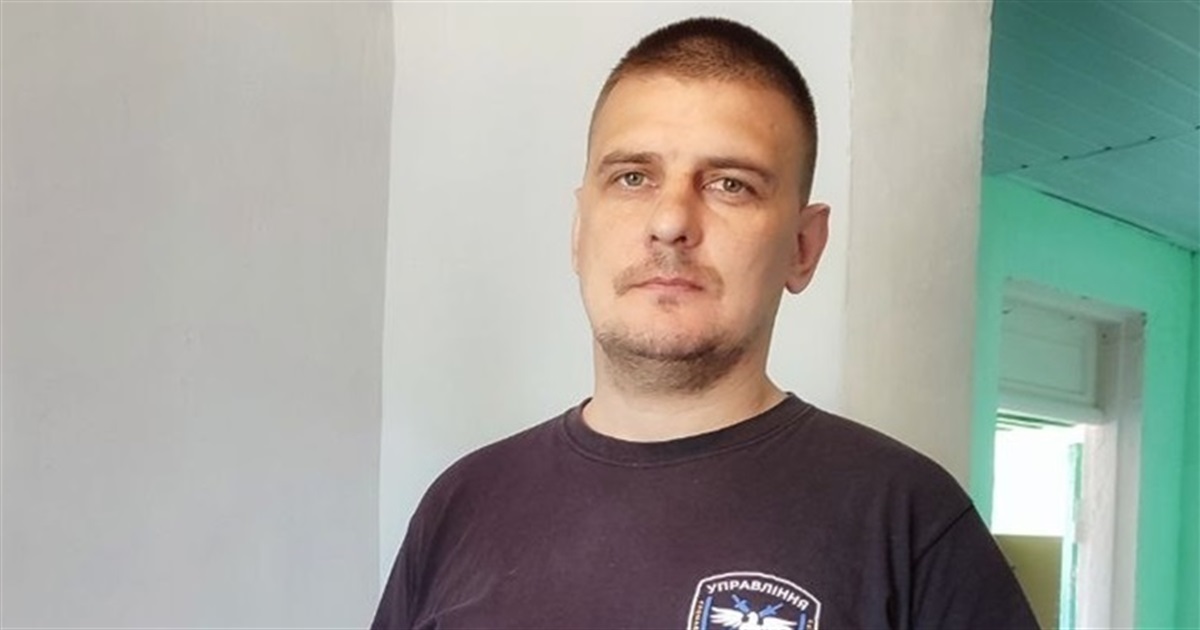Фінальний етап — вода і дитячі ліжка. Олег Політов з Перевальська облаштовує шелтер для переселенців