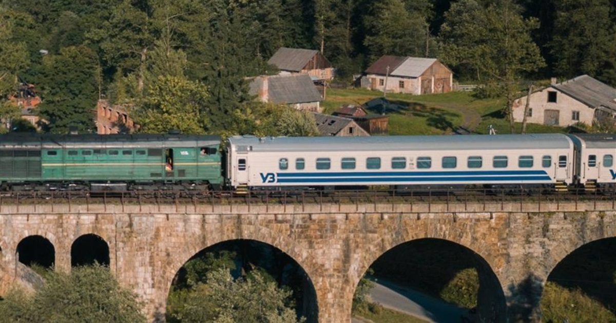 «Укрзалізниця» додає поїзди до Львова, Одеси та Дніпра і подовжує маршрут до Яремче. Що варто знати