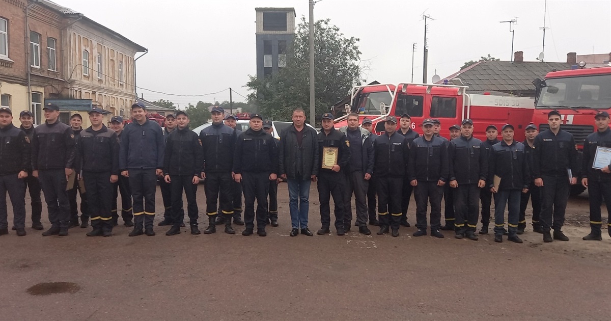 Пожежно-рятувальні загони ДСНС Ніжинського району привітали з професійним святом