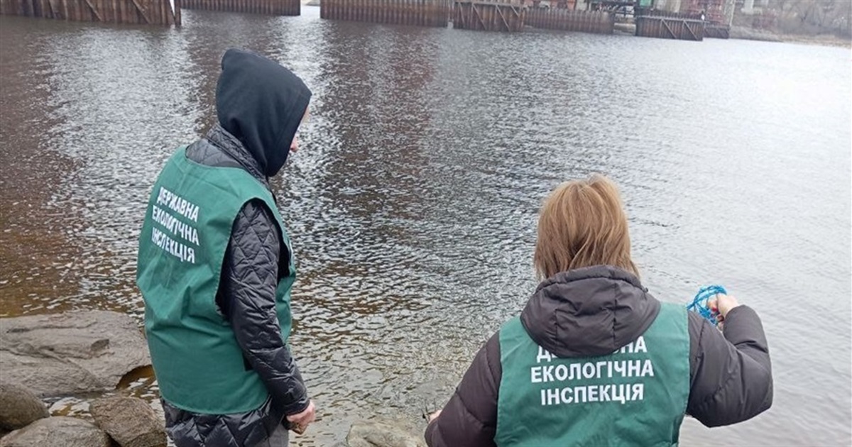 Збитки довкіллю від атаки на ДніпроГЕС 160 тис. грн. Чи є ризик потрапляння нафти у водозабори?
