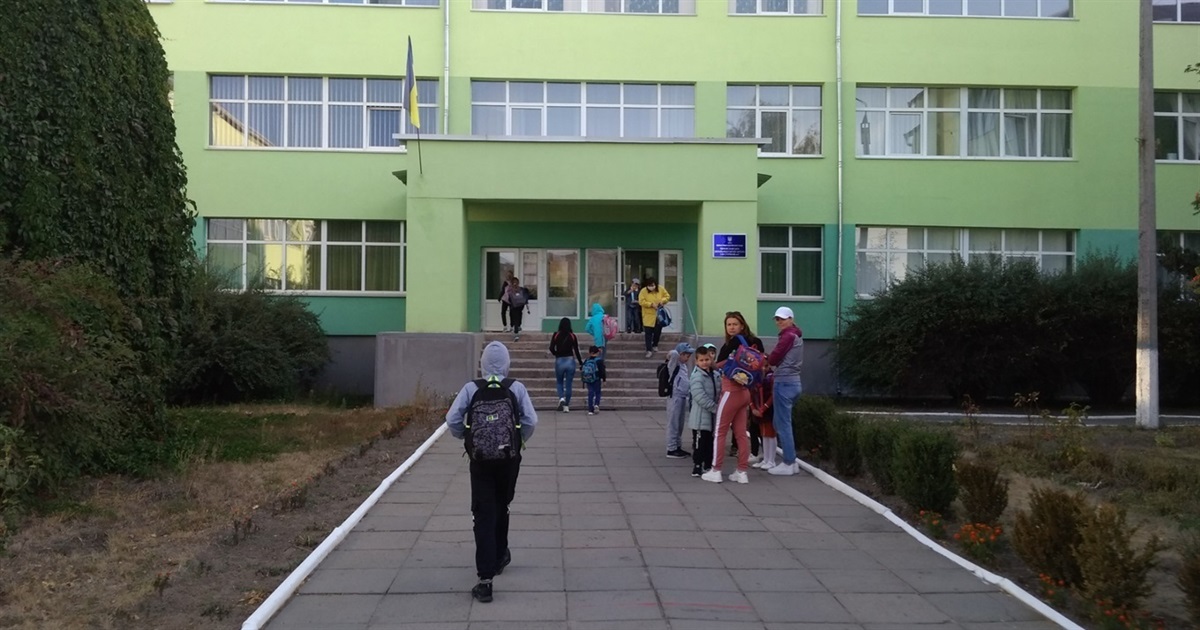 У 13 областях України відновлено навчальний процес після вимушених канікул. А як у Переяславі?