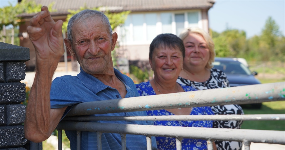 Дідусь, який щороку дарує проліски: у Купині відсвяткували 90-річчя Олександра Галецького