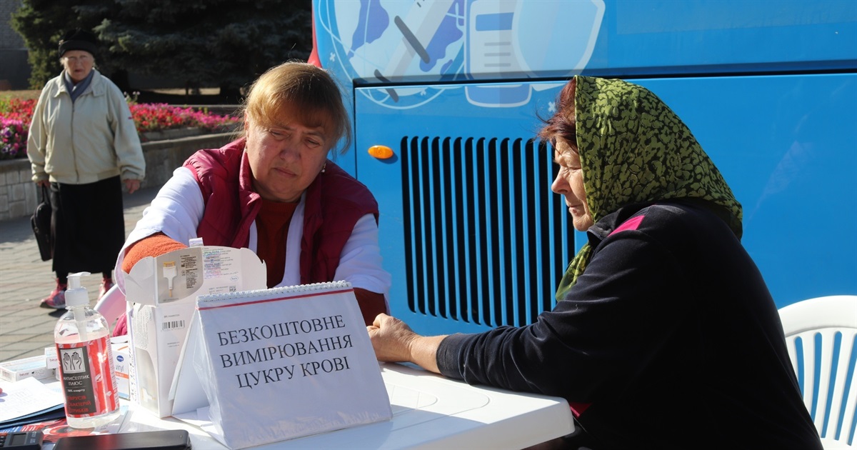 У Жмеринці на площі Миру жителям міста запропонували безкоштовно перевірити стан свого здоров’я