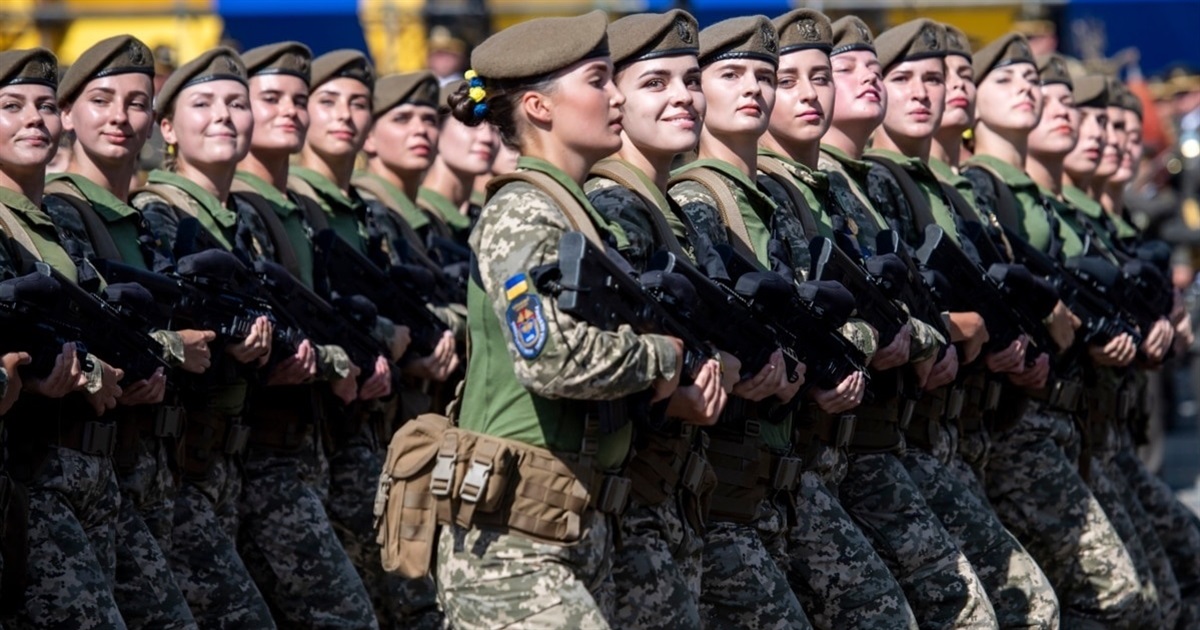 В Україні очікується катастрофічний спад народжуваності, в ЗСУ тестують жіночу форму: 27 грудня