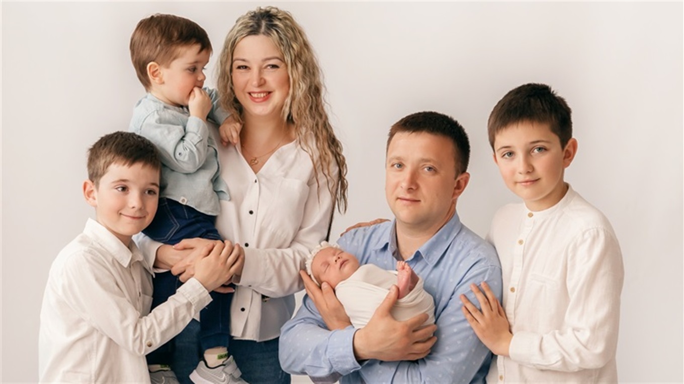 Будинок побудували, дерева посадили і дітей народили. Як у Городку живеться багатодітній сім’ї