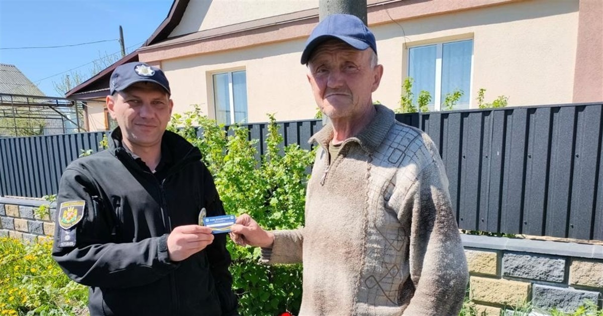 "Чужий в селі": дільничні офіцери Новограда просять подівомляти про чужинців