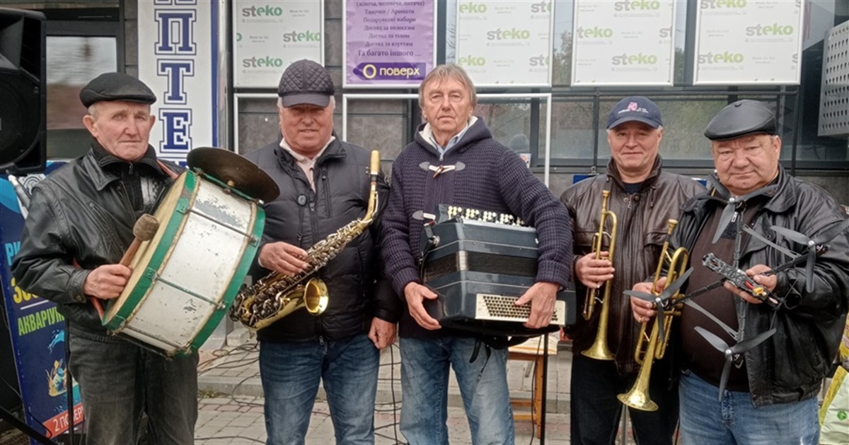 Чортківські «Ветерани музики» «награли» на чергового дрона