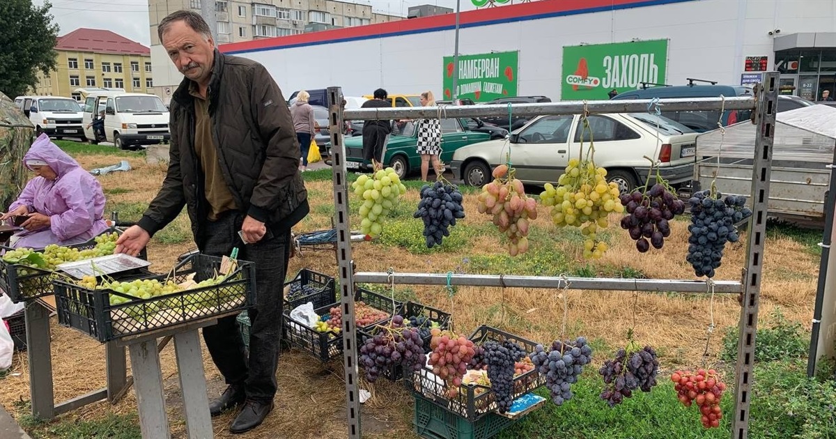 Розпочався сезон винограду: на базарі в Переяславі за кіло правили від 120 гривень
