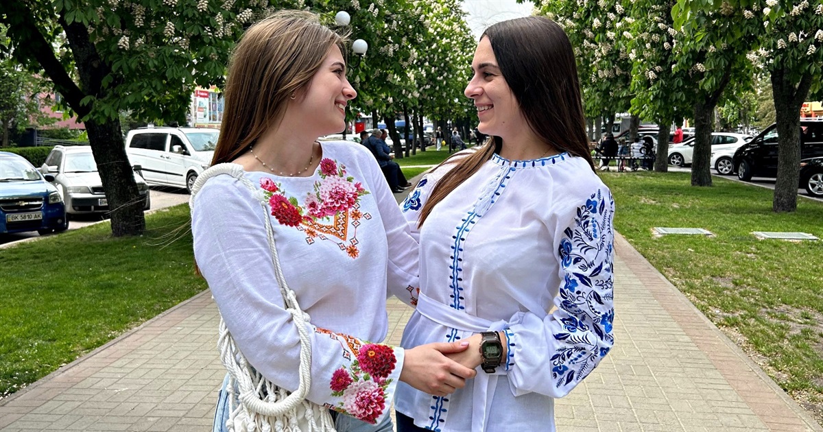 Люди в місті: як одягались сарненчани в День вишиванки