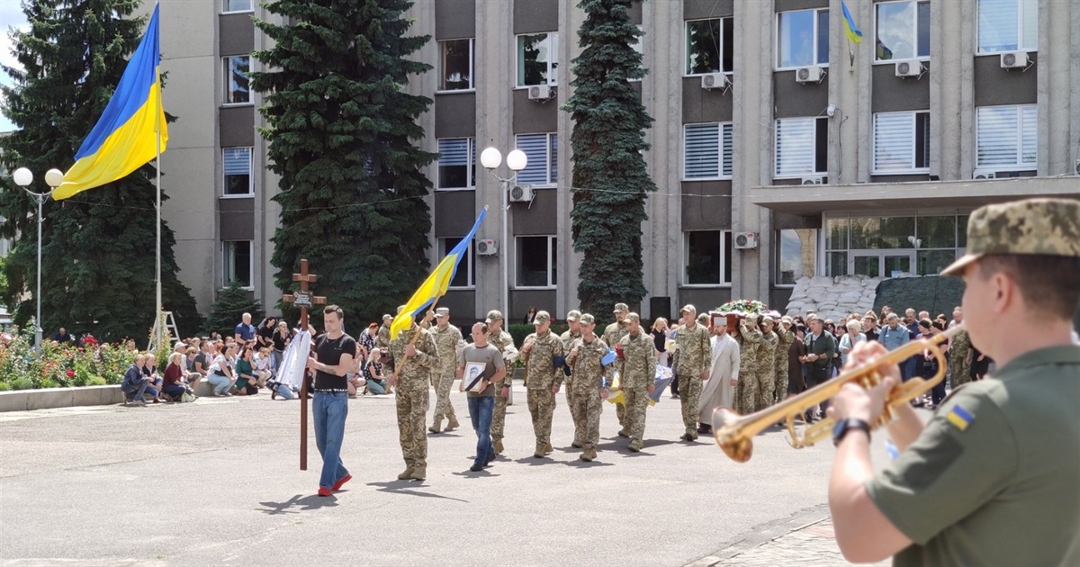 Залишилась сім’я та маленька дитина: Сміла попрощалась з захисником Олександром Шевчуком