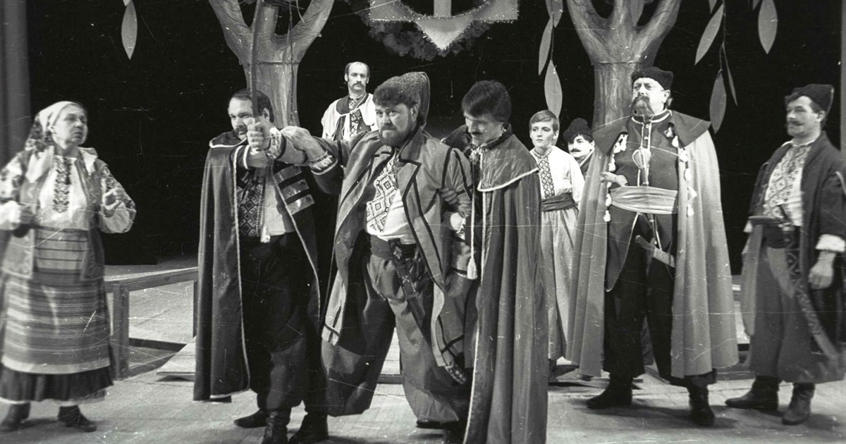 Від 1919 року до сьогодні: історія театру Звягеля в людях, виставах і долях