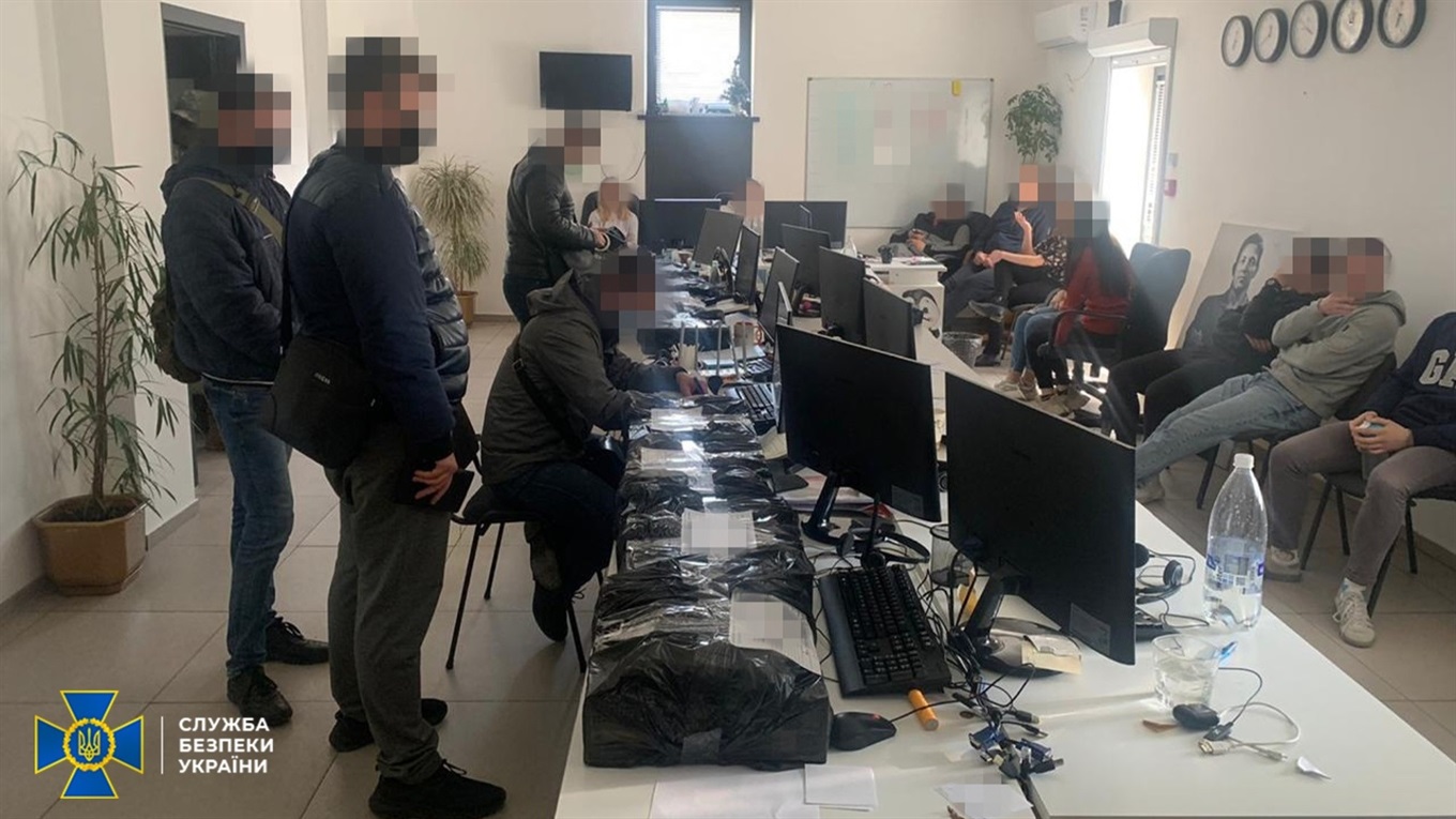 Через махінації обікрали тисячі громадян: CБУ викрила мережу підпільних «call-центрів»
