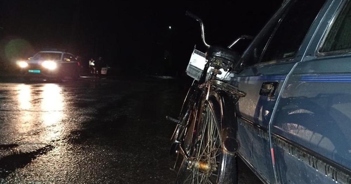 У Новограді автівка збила велосипедистку — водій втік з місця ДТП: шукають свідків аварії