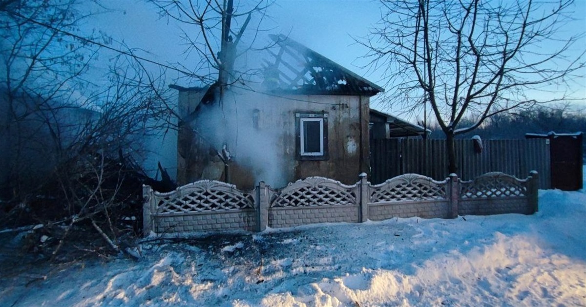 Вогнеборці рятували будинок у Річках від пожежі (ВІДЕО)