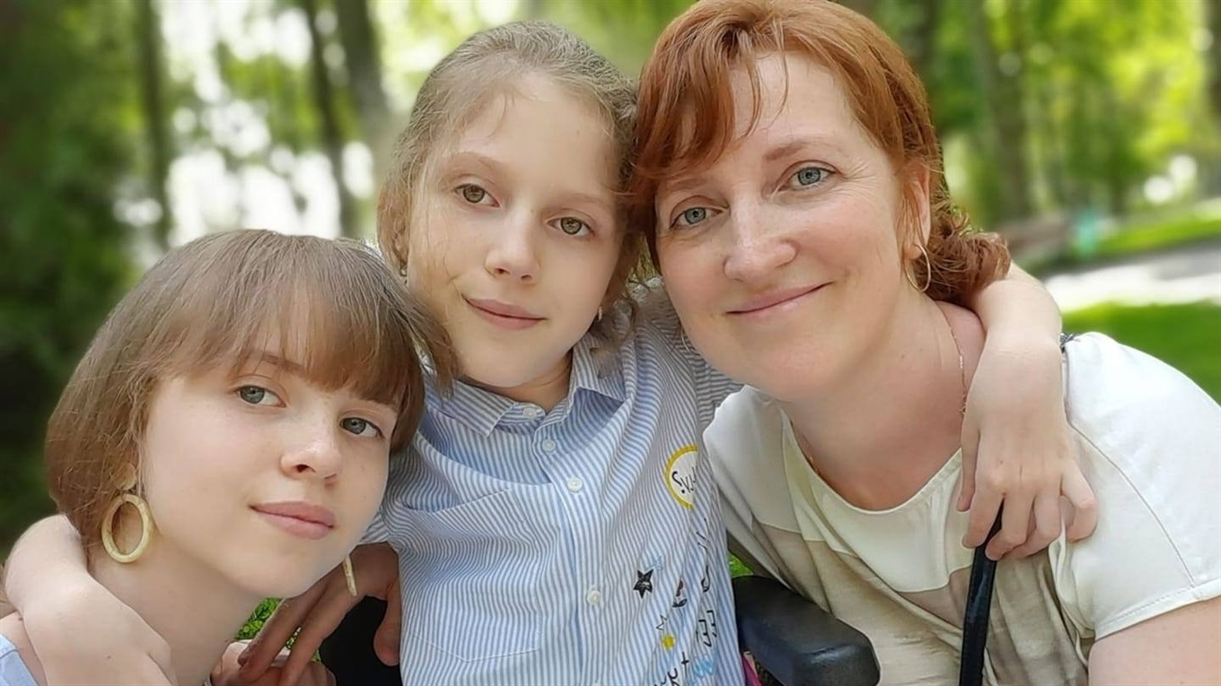 Я - мама, которая собирает каждую копейку на операцию дочери. У нее не держится позвоночник