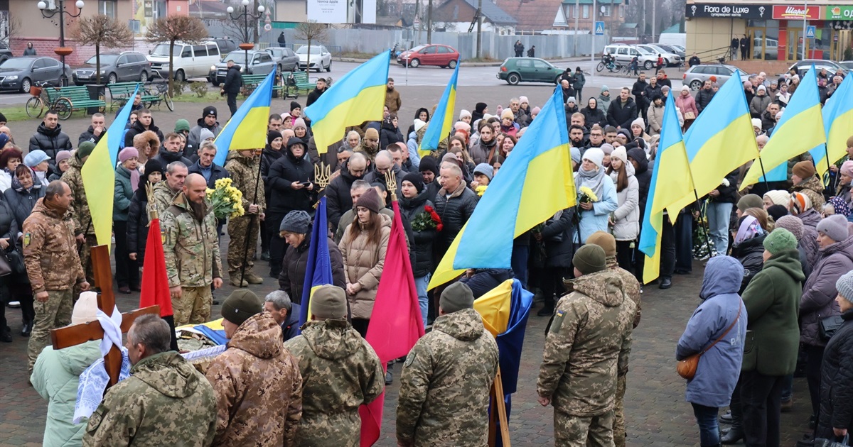 У Сарнах попрощалися із солдатом Олександром Панасюком