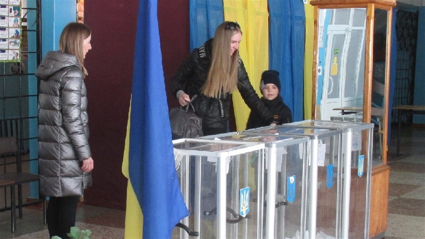 Выборы в Мелитополе: что происходит на участке в школе №1