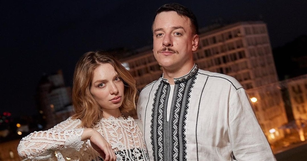 Засновник "Підпільного стендапу" розповів про стосунки з молодшою на 12 років дівчиною